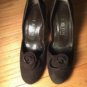 Beautiful Anne Klein rich brown pumps